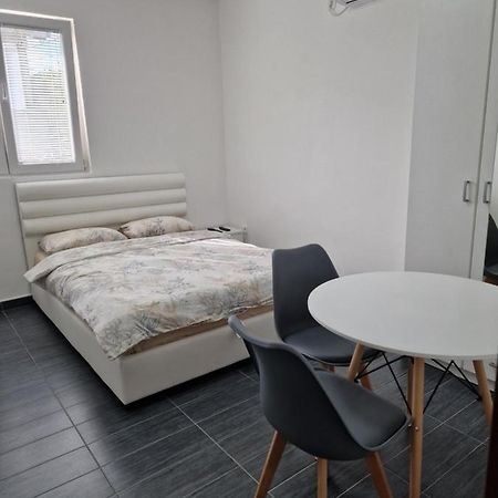 Apartman Tolosi 2 Leilighet Podgorica Eksteriør bilde