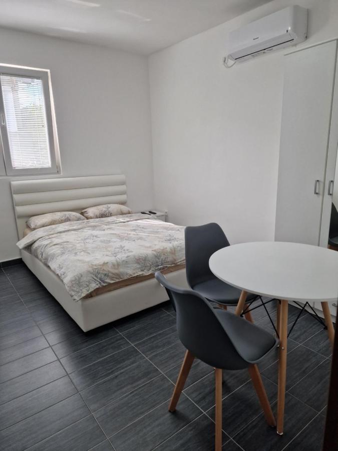 Apartman Tolosi 2 Leilighet Podgorica Eksteriør bilde
