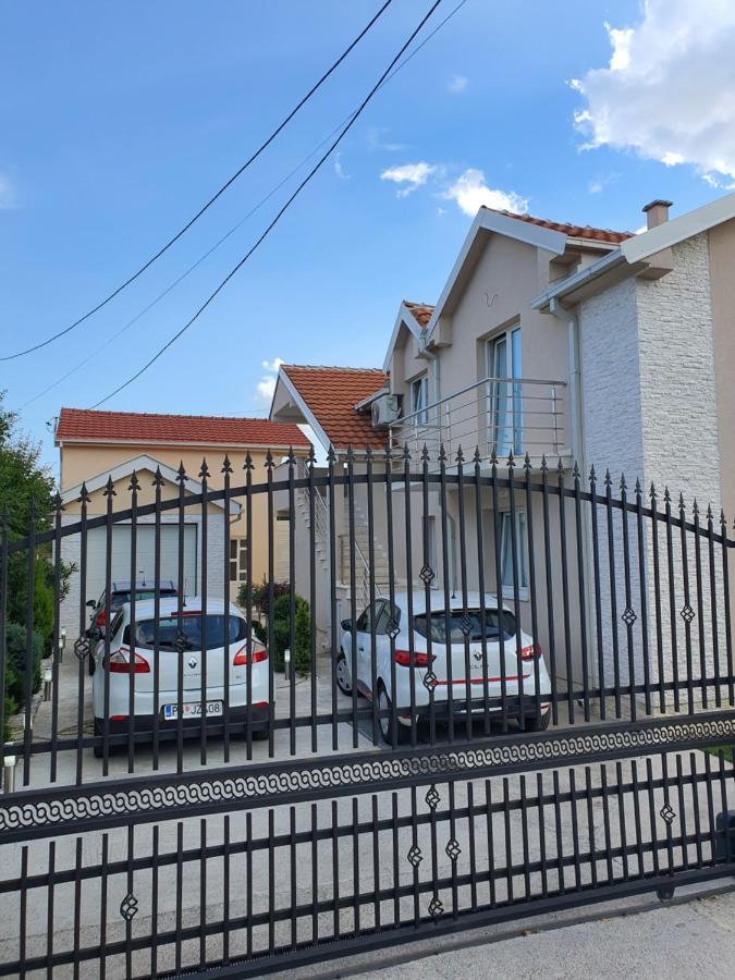 Apartman Tolosi 2 Leilighet Podgorica Eksteriør bilde